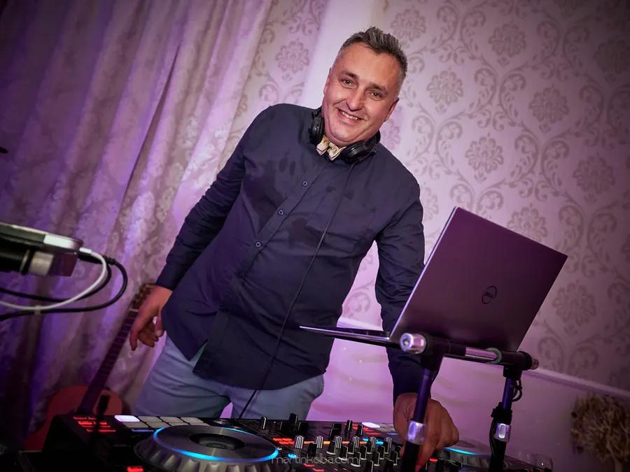 DJ Twister pri pulte