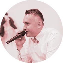 Jaroslav Genčur s mikrofónom